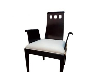 chaise en bois avec accoudoir assise en simili cuir telese