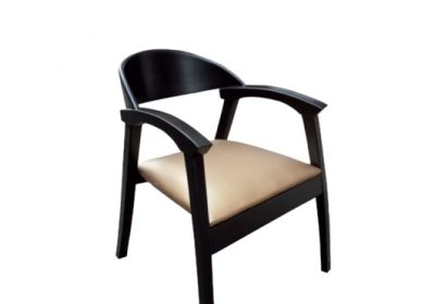 chaise en bois avec accoudoire assise en simili cuir alac