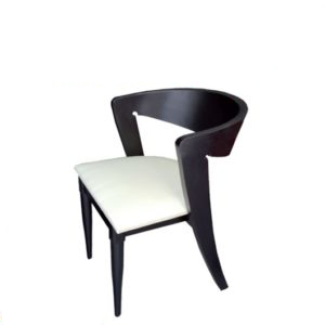 chaise en bois avec accoudoire assise en simili cuir leo