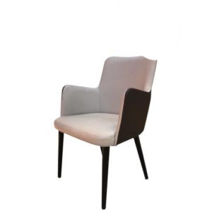 chaise en bois avec accoudoirs et assise en simili cuir sun arm eyo