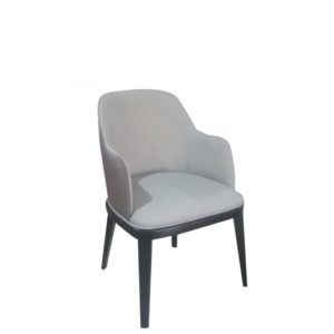 chaise en bois avec accoudoirs et assise en simili cuir sun arm vip