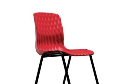 chaise en polypropylene pieds en bois clair polo